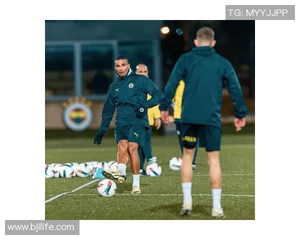 忠诚与荣耀并存的足球明星们揭秘没有出轨的真实故事